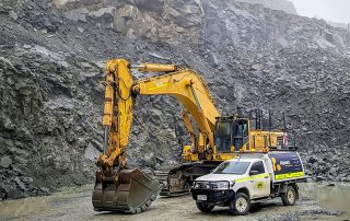 Allplant Auto Electric maintenance ute servicing a digger at the bottom of a pit in the Pilbara Redhill